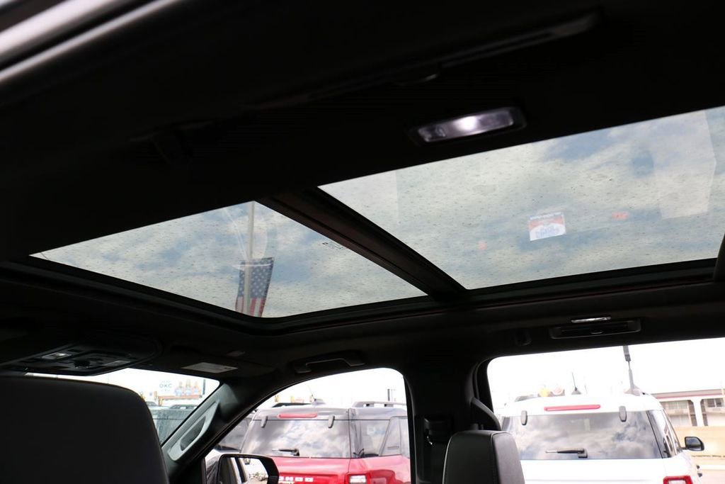 Used 2022 Chevrolet Suburban Z71 w/ Luxury Package image 25