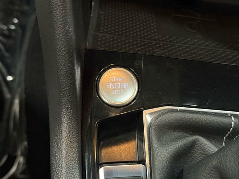 Used 2022 Volkswagen Taos SEL image 17