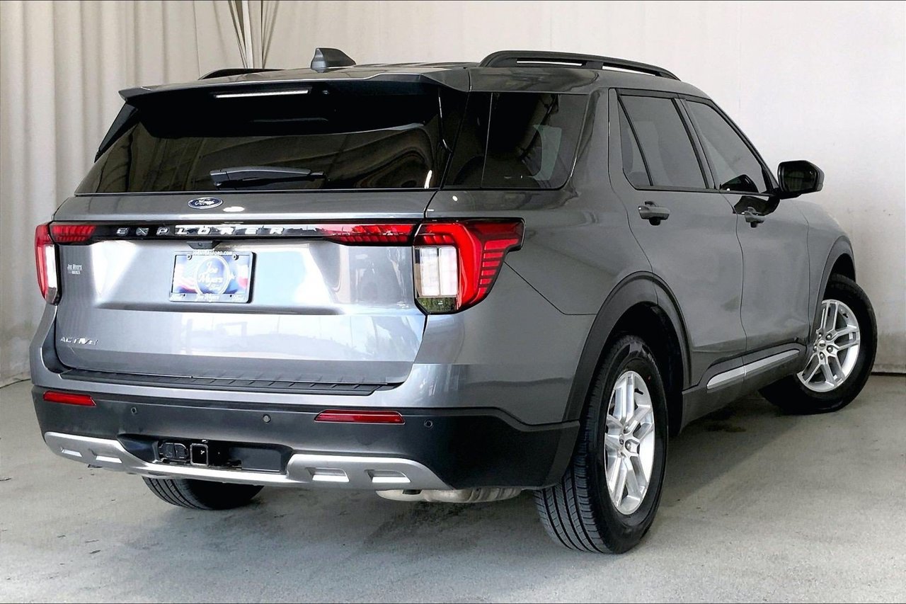 Certified 2025 Ford Explorer Active w/ Active Comfort Package RWD image 13
