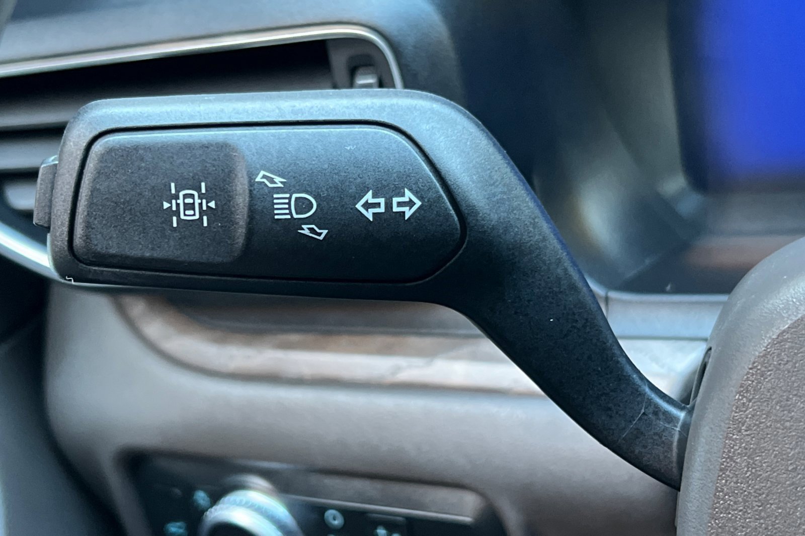 Certified 2022 Ford Explorer Platinum w/ Equipment Group 601A image 38