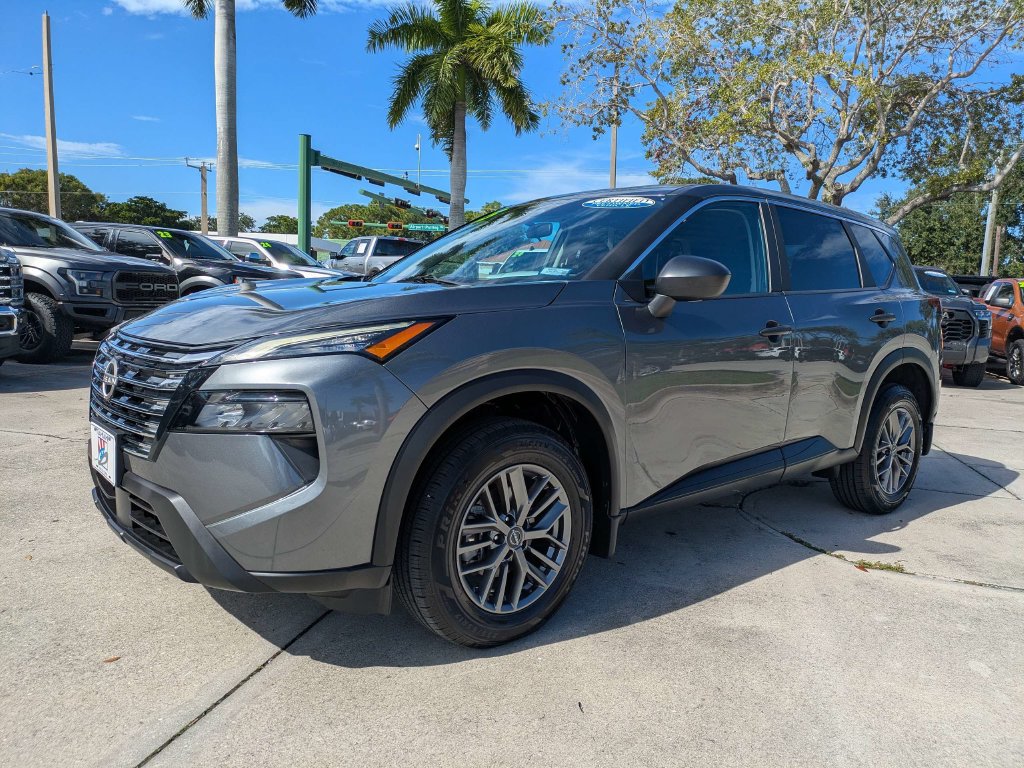 Used 2025 Nissan Rogue S AWD/4WD image 7