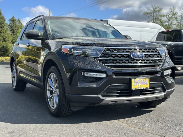 Certified 2023 Ford Explorer XLT w/ Equipment Group 202A image 8