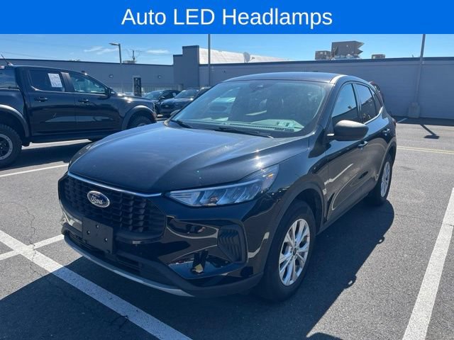 Certified 2025 Ford Escape Active AWD/4WD image 2