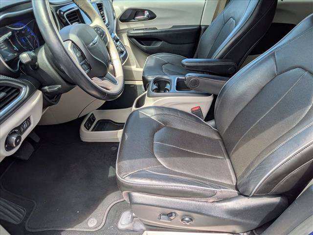 Used 2020 Chrysler Pacifica Limited FWD image 16