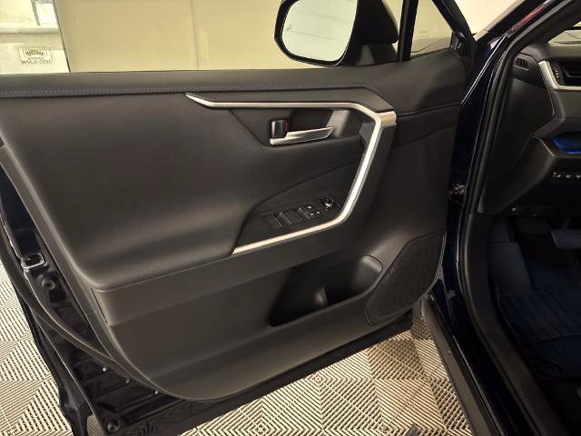 Used 2019 Toyota RAV4 XSE w/ XSE Weather Package AWD/4WD image 16