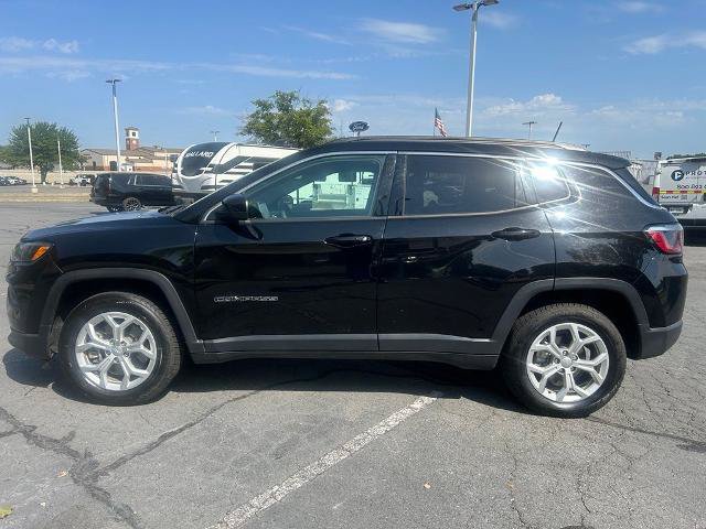 Used 2024 Jeep Compass Latitude AWD/4WD image 4