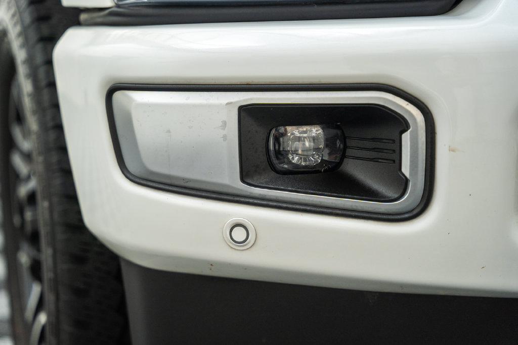 Certified 2024 Ford F250 Platinum w/ FX4 Off-Road Package AWD/4WD image 14