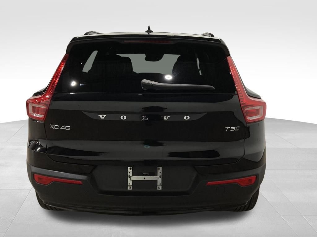 Used 2021 Volvo XC40 T5 R-Design image 4