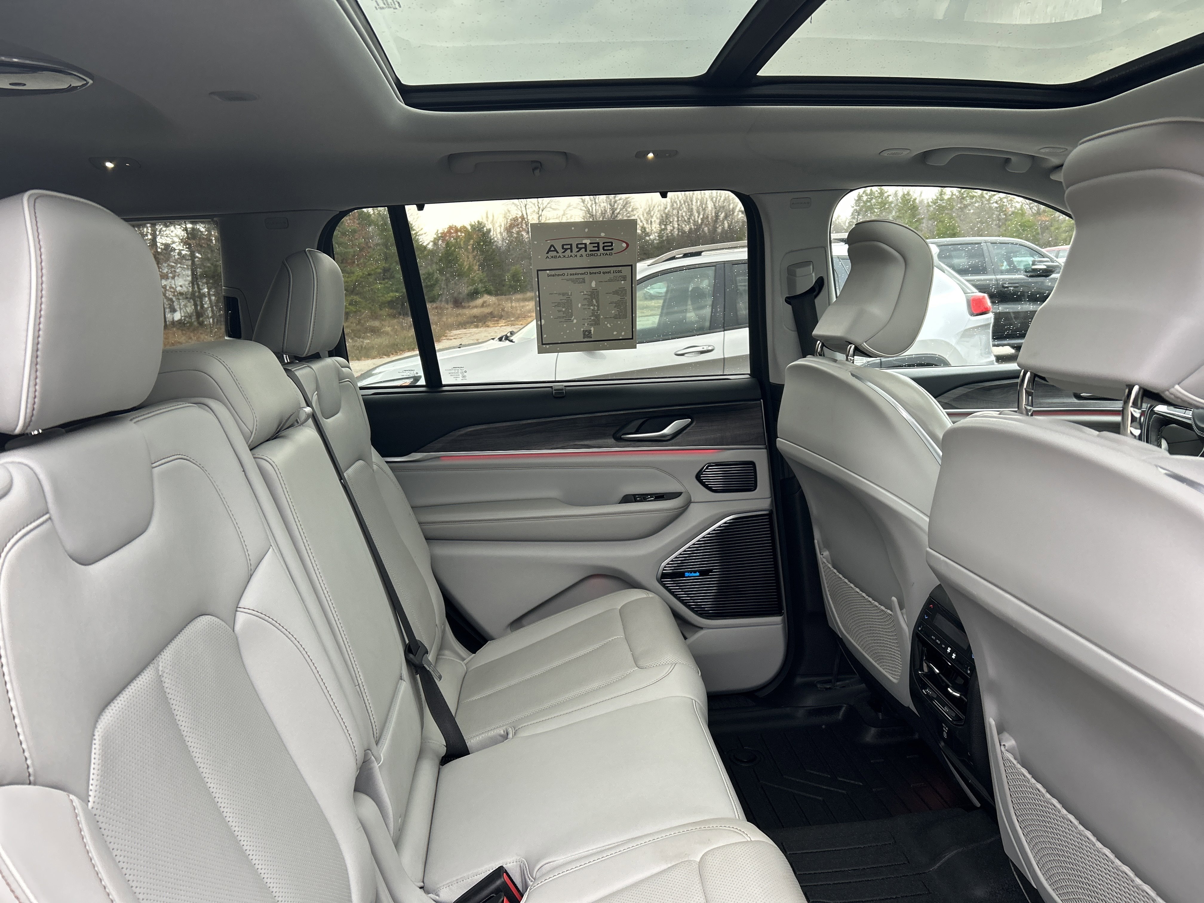 Used 2021 Jeep Grand Cherokee L Overland w/ Advanced Protech Group III image 11