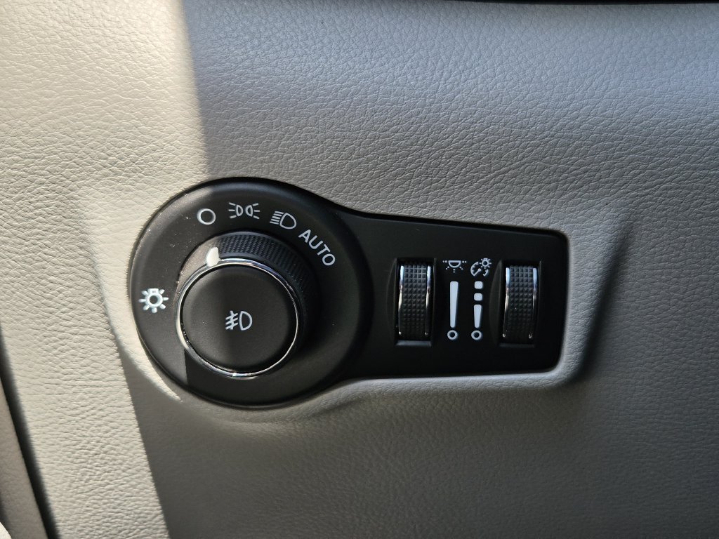 Used 2023 Jeep Compass Latitude w/ Convenience Group AWD/4WD image 20