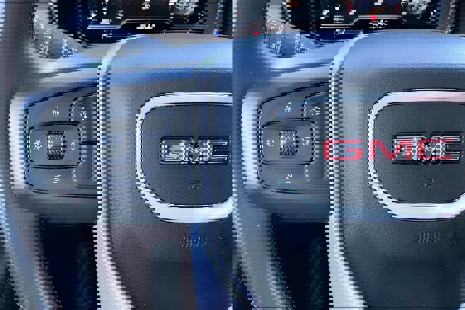 Used 2023 GMC Yukon SLT image 23