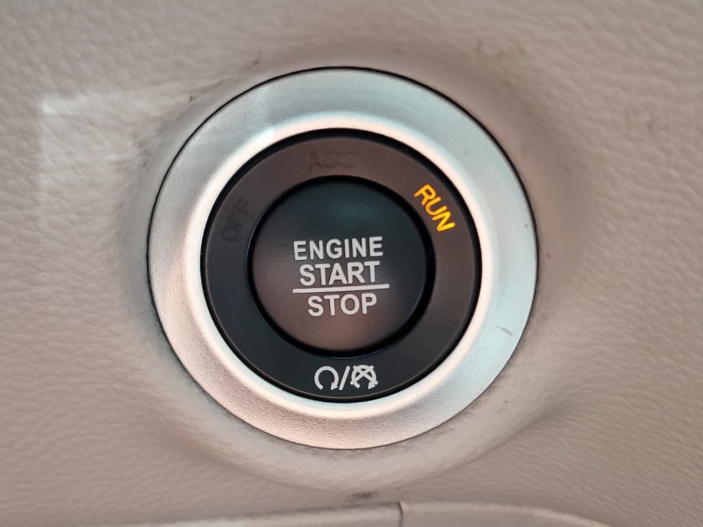 Used 2022 Chrysler Pacifica Touring-L w/ Uconnect Theater Family Group FWD image 29
