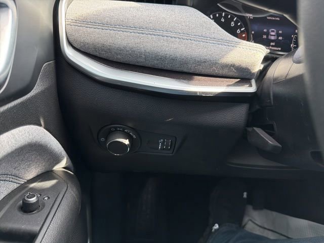 Used 2023 Jeep Compass Sport image 17