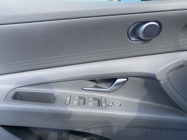 Used 2023 Hyundai Elantra SEL FWD image 16