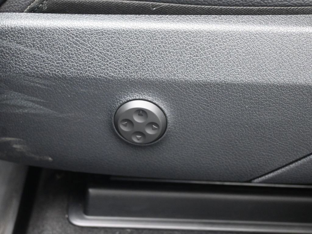 Used 2025 Mercedes-Benz GLC 300 image 10