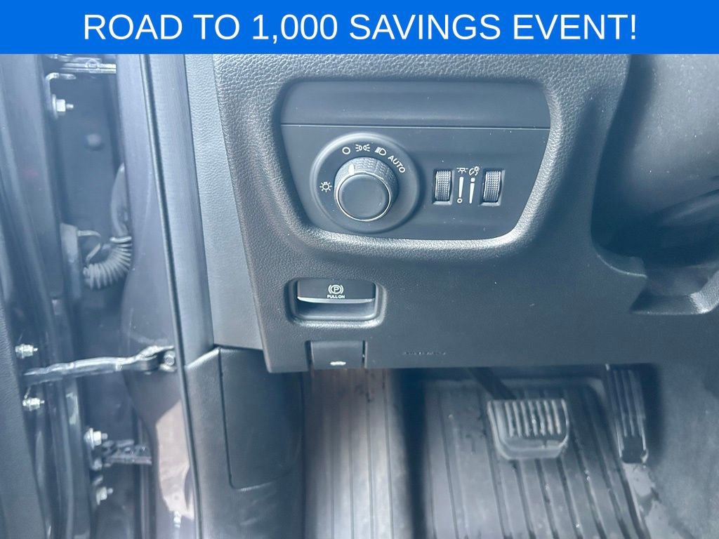 Used 2023 Jeep Grand Cherokee L Laredo image 13