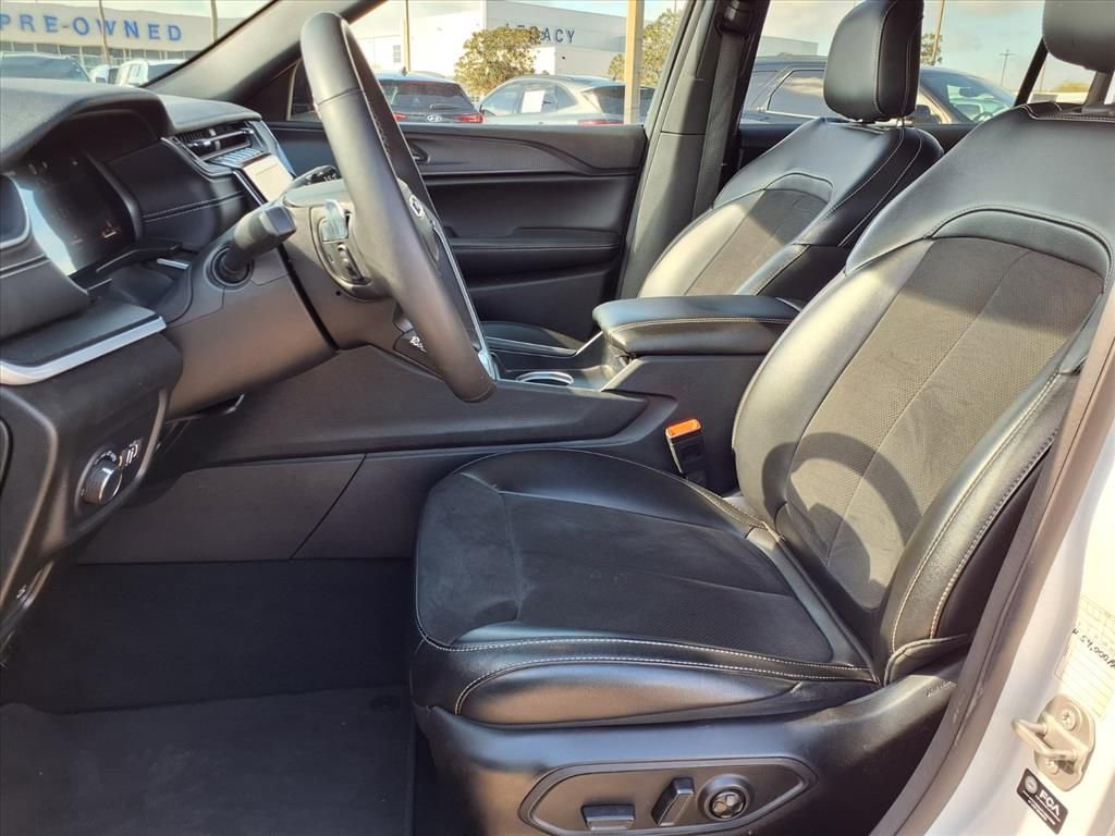 Used 2024 Jeep Grand Cherokee L Laredo image 24