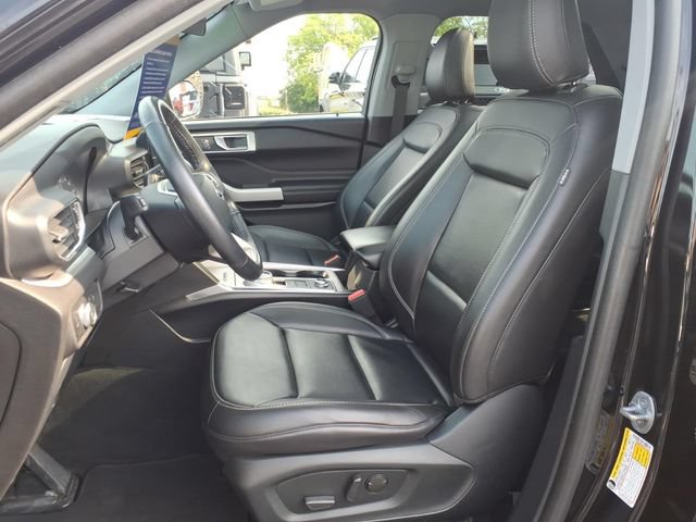 Certified 2022 Ford Explorer XLT w/ Equipment Group 202A AWD/4WD image 16