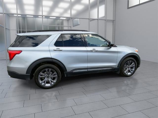 Certified 2022 Ford Explorer XLT w/ Equipment Group 202A image 3