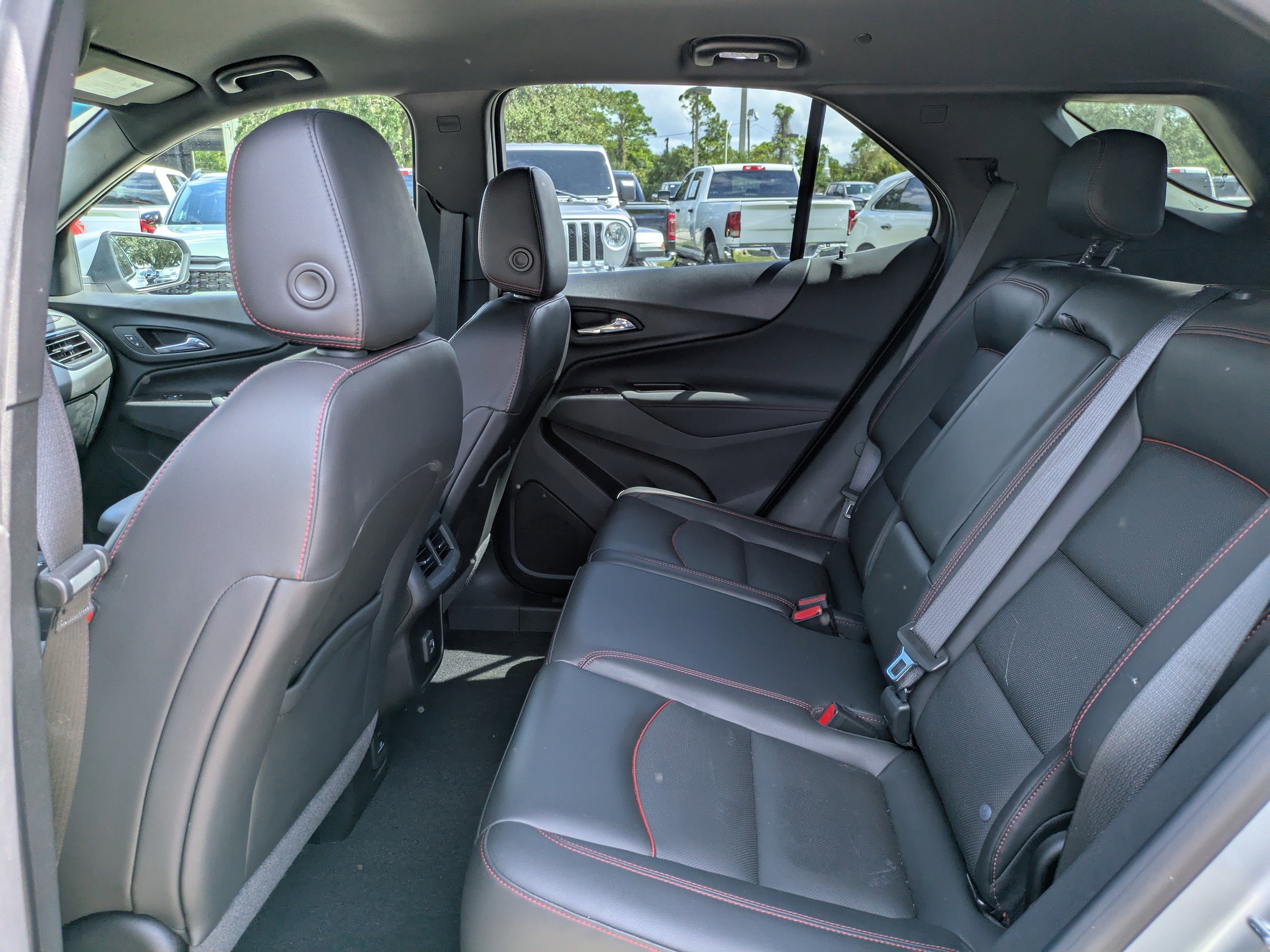 Used 2022 Chevrolet Equinox RS w/ RS Leather Package image 12