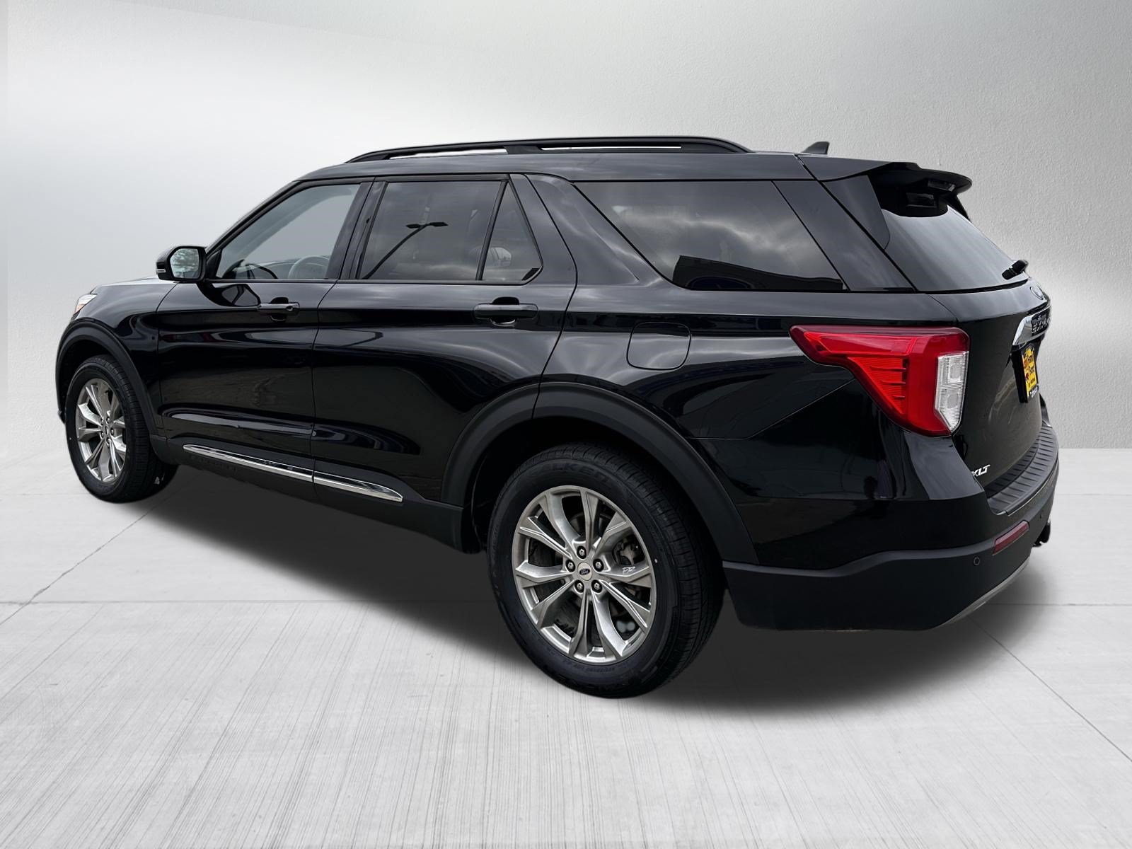 Certified 2024 Ford Explorer XLT w/ Equipment Group 202A AWD/4WD image 5