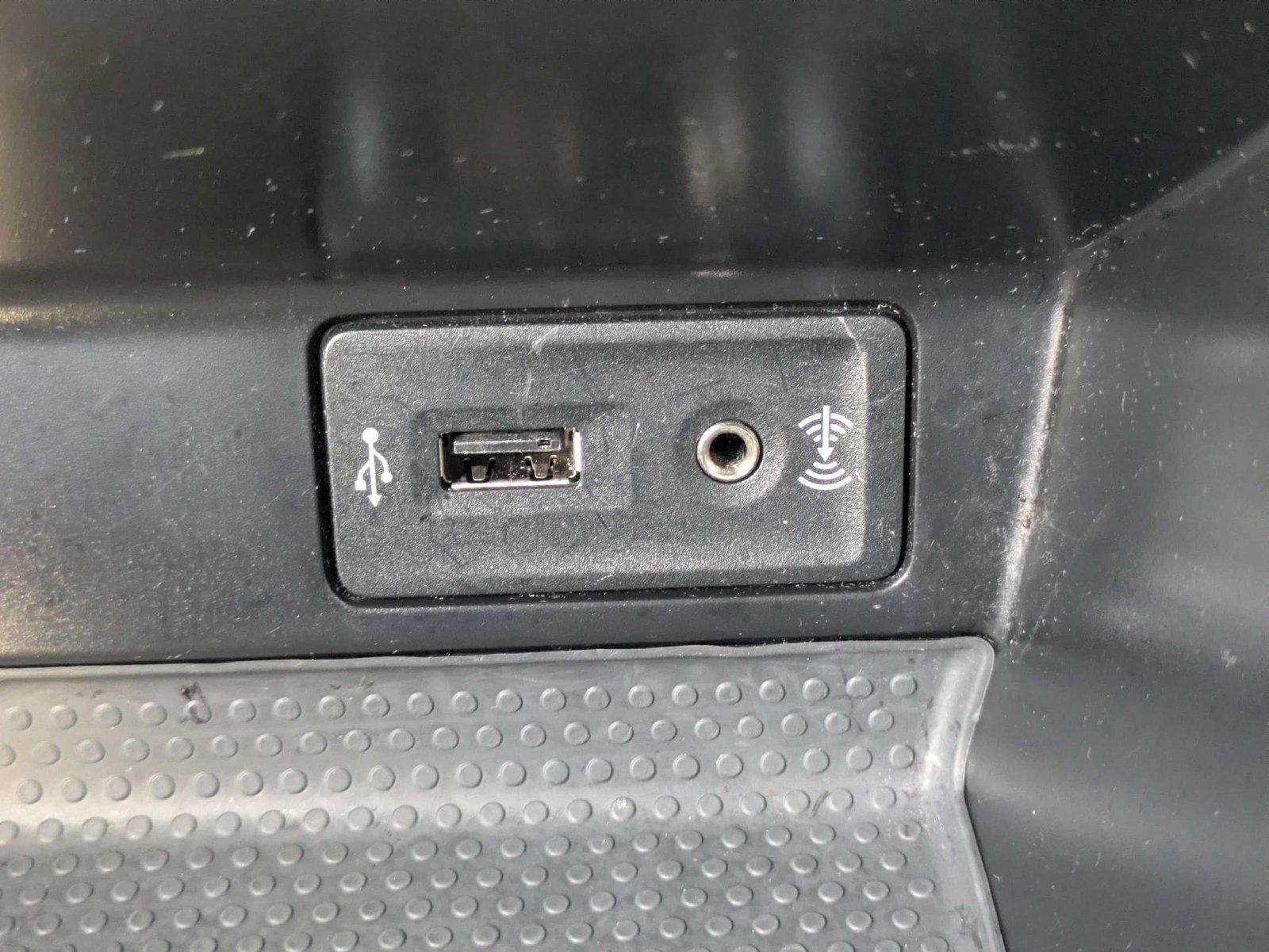 Used 2019 Volkswagen Beetle 2.0T SE w/ SE Premium Package FWD image 23