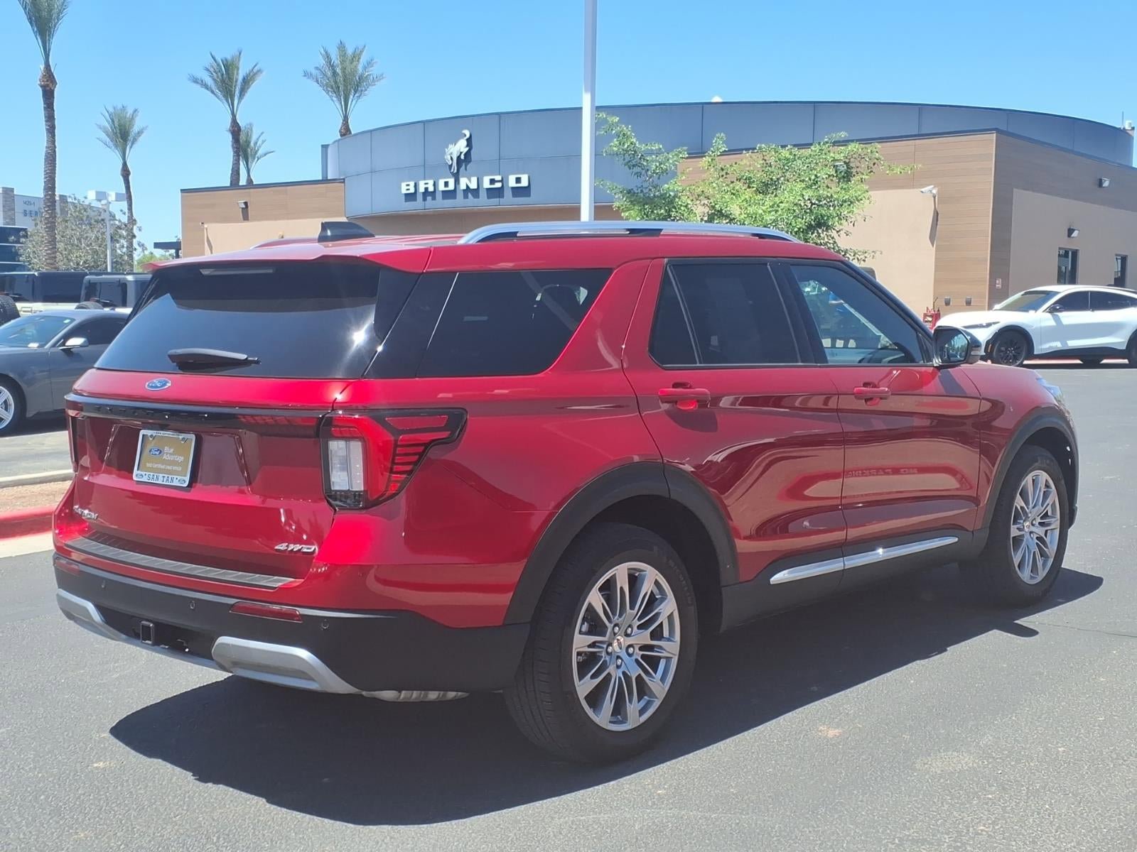 Certified 2025 Ford Explorer Platinum AWD/4WD image 4