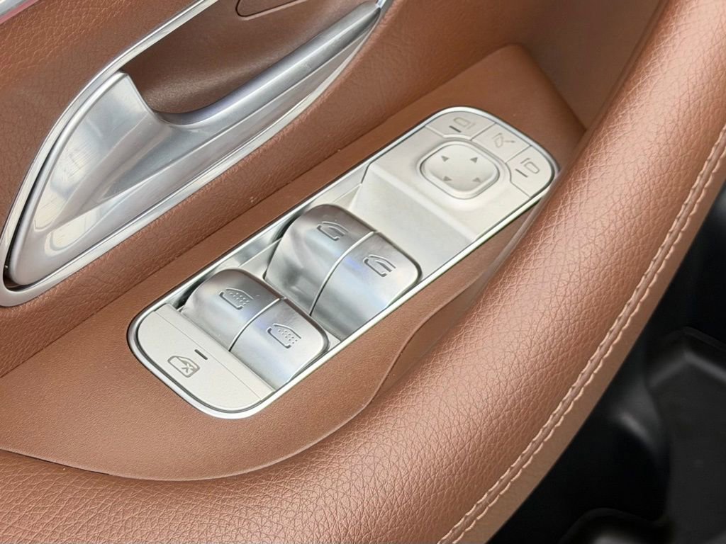 Used 2025 Mercedes-Benz GLS 450 4MATIC image 18