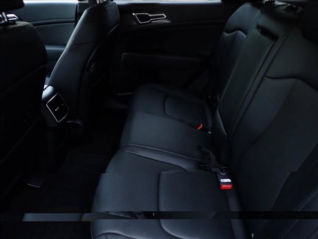 Used 2025 Kia Sportage EX AWD/4WD image 9