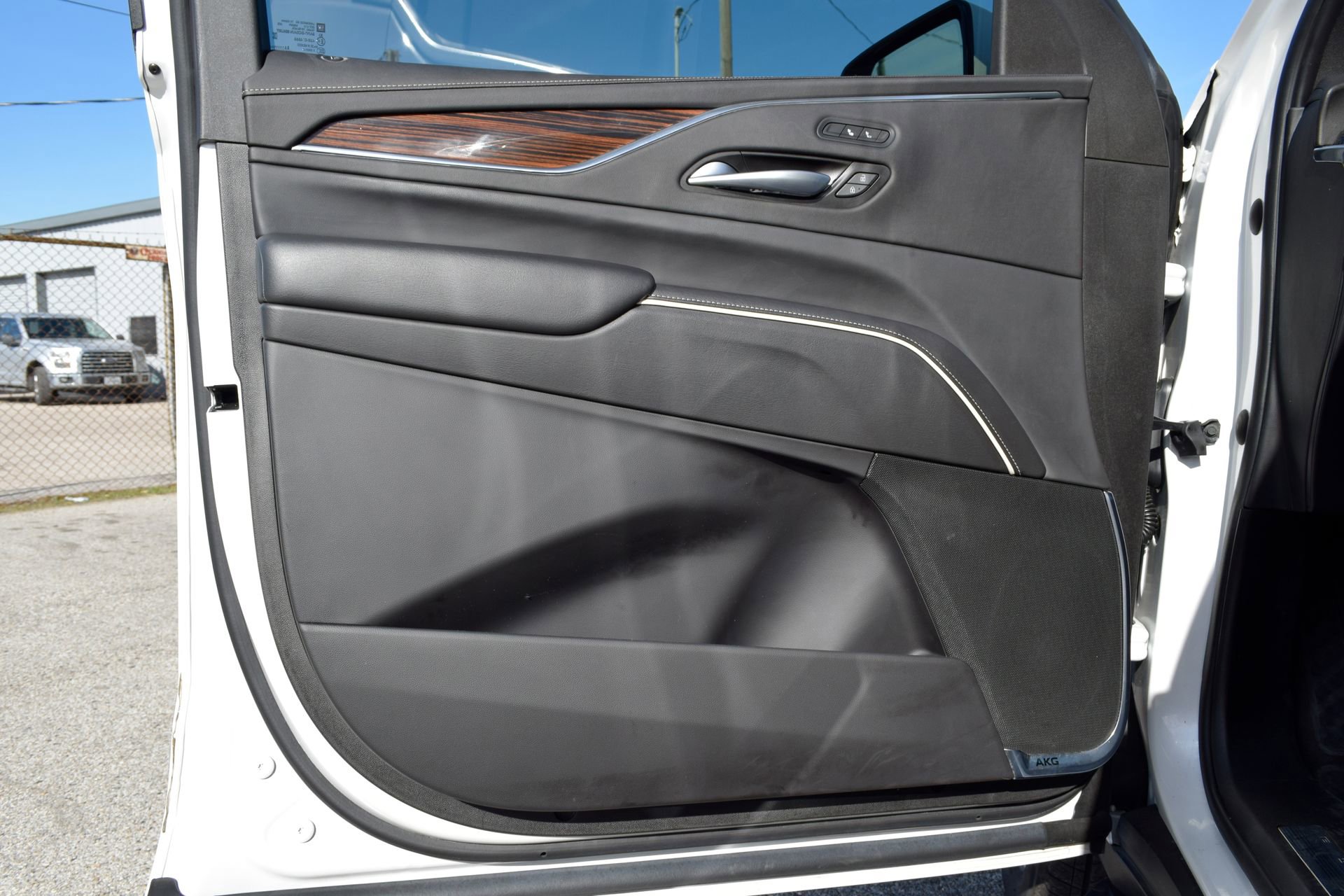 Used 2023 Cadillac Escalade Luxury image 19