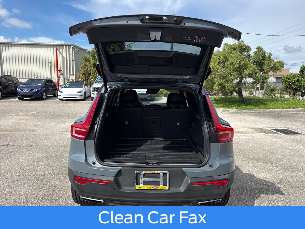 Used 2020 Volvo XC40 T4 R-Design FWD image 27