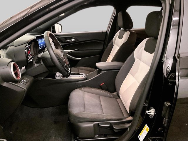 Used 2024 Chevrolet Trax RS w/ Driver Confidence Package FWD image 24