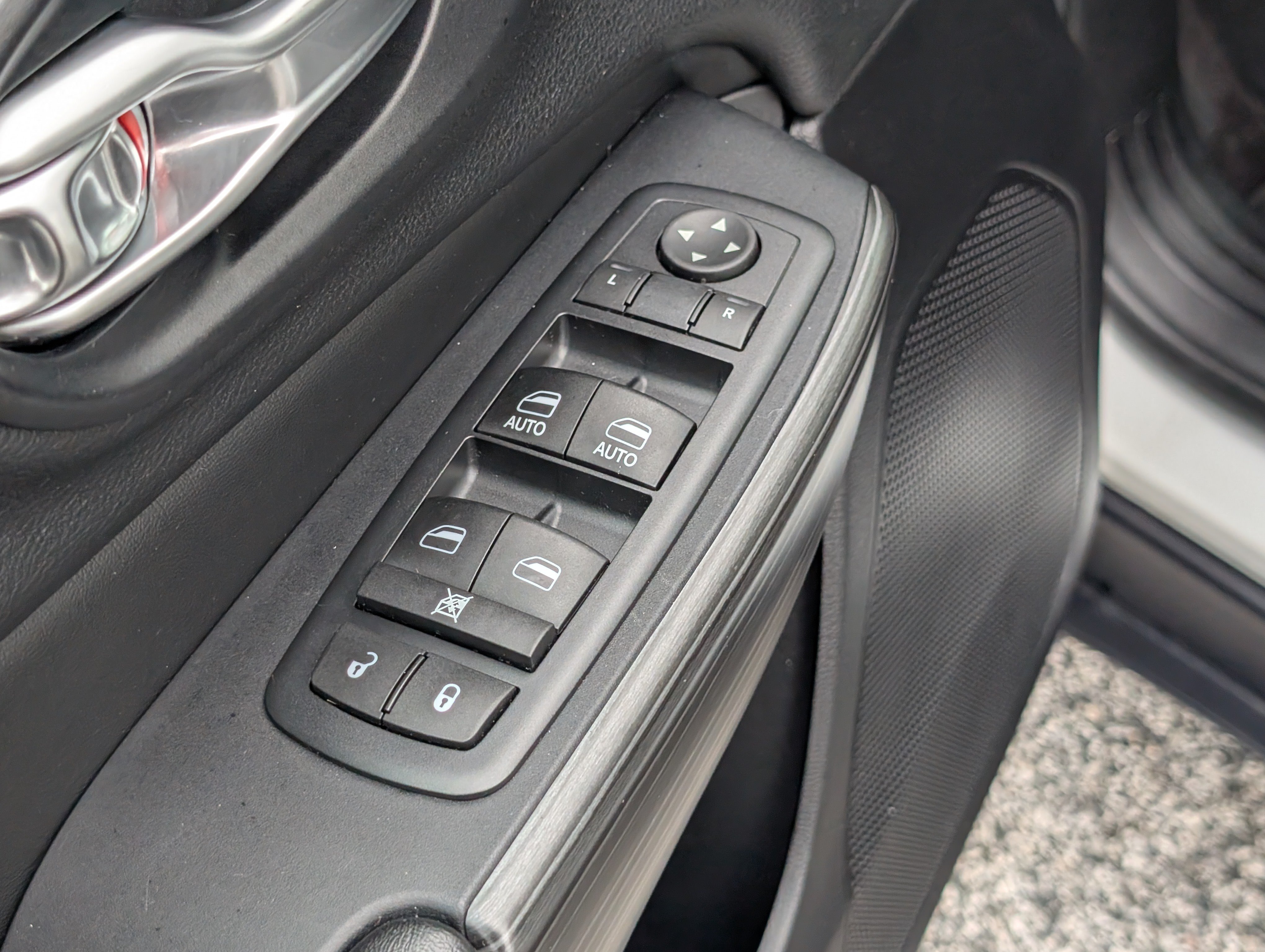 Used 2017 Jeep Cherokee Limited AWD/4WD image 21