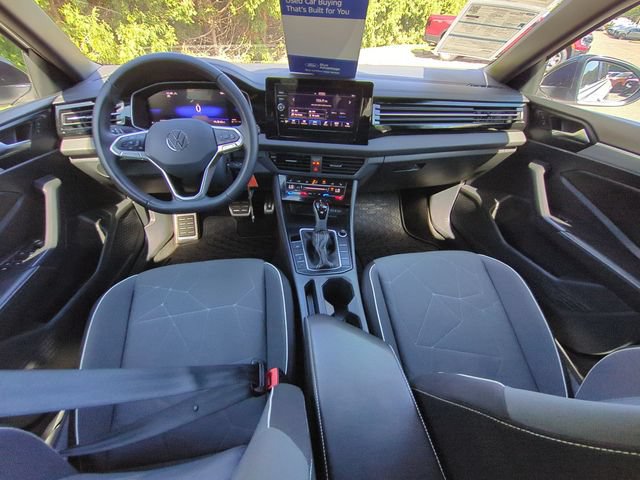 Used 2025 Volkswagen Jetta Sport FWD image 29