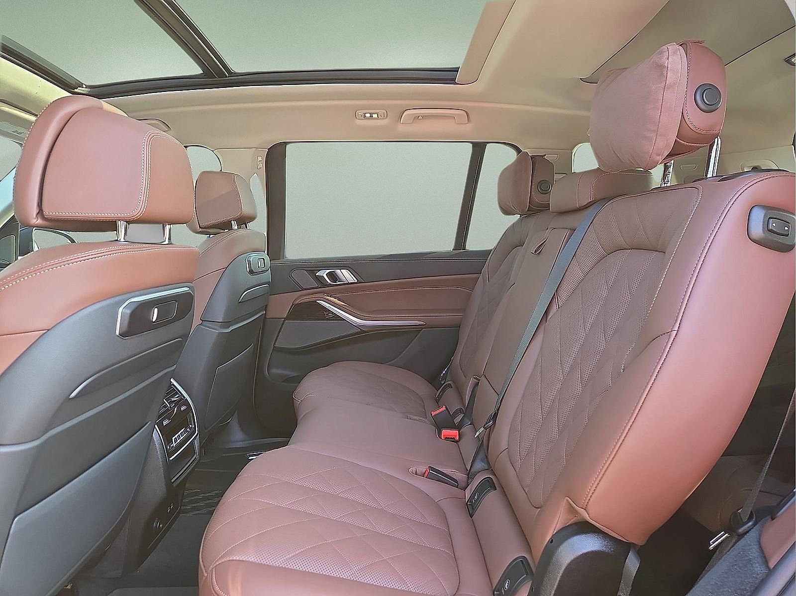 Used 2026 BMW X7 xDrive40i w/ Premium Package AWD/4WD image 10