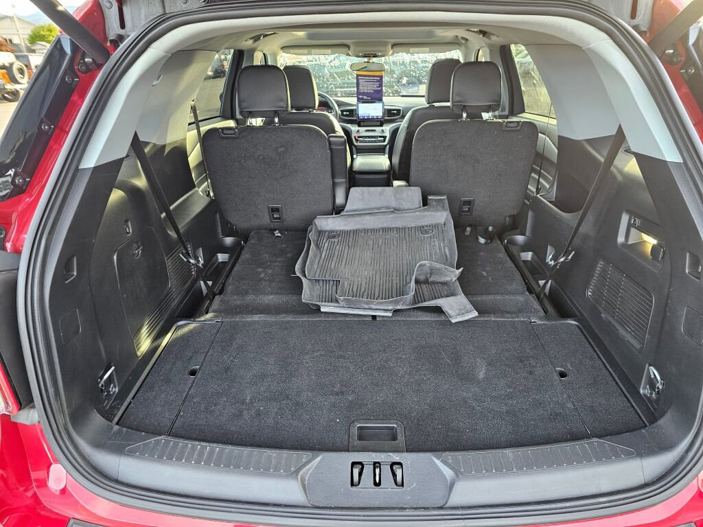 Certified 2023 Ford Explorer XLT w/ Equipment Group 202A image 9