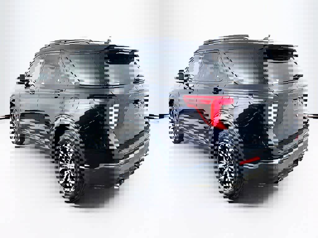 Certified 2022 Ford Explorer ST-Line w/ Class IV Trailer Tow Package image 3