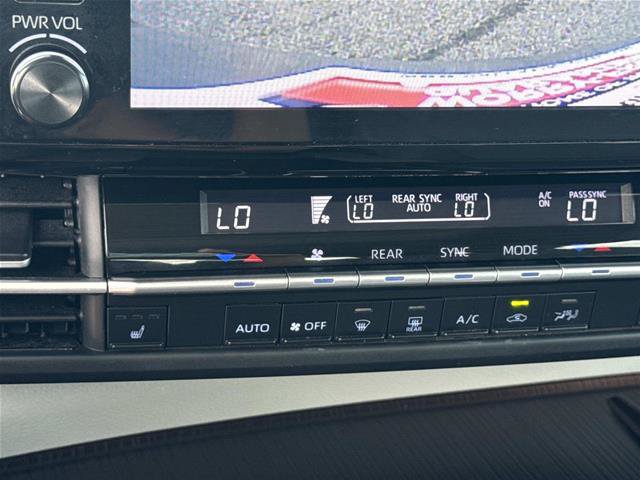 Used 2022 Toyota Sienna XLE FWD image 27