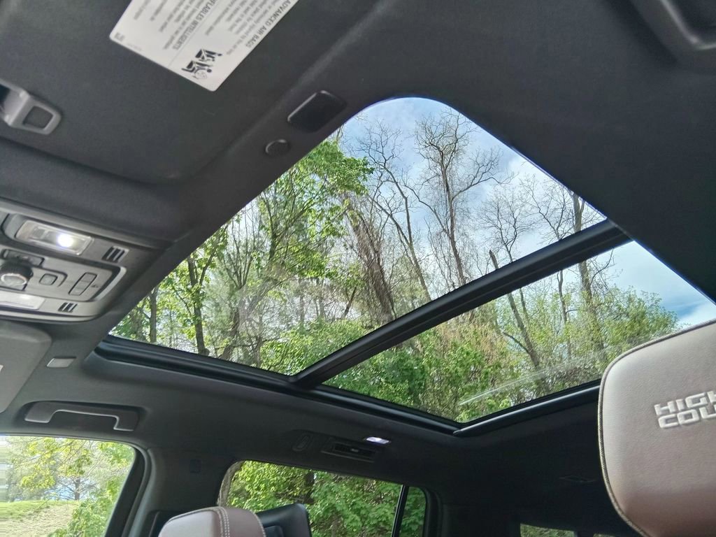 Used 2021 Chevrolet Suburban High Country image 17