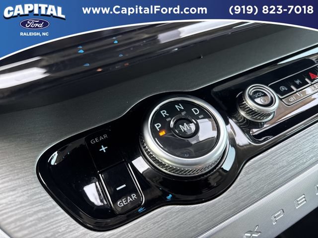 Certified 2025 Ford Expedition Platinum w/ Driver's Package AWD/4WD image 31