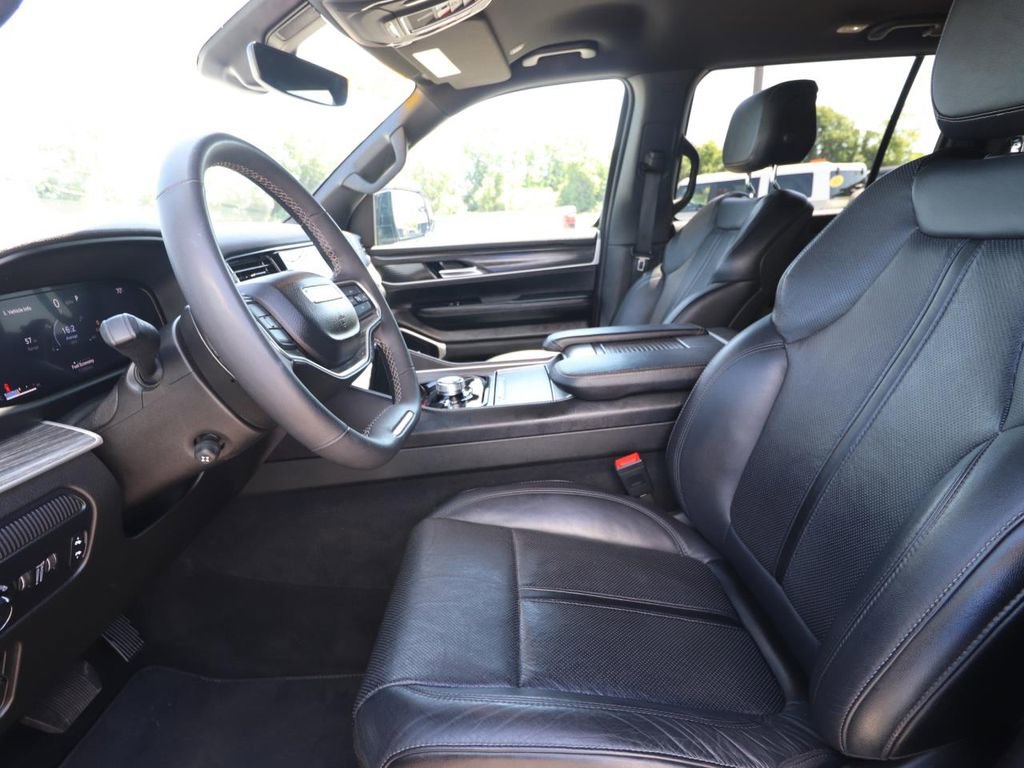 Used 2024 Jeep Wagoneer Series II w/ Flexible Seating Group AWD/4WD image 2