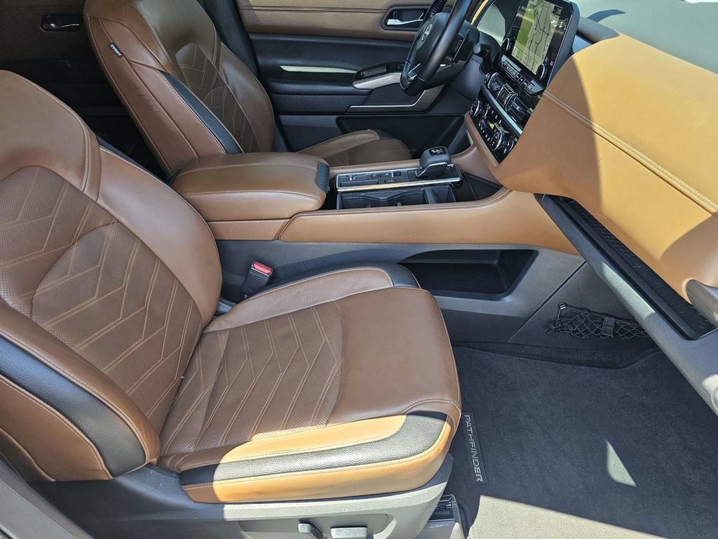 Used 2022 Nissan Pathfinder Platinum w/ Cargo Package FWD image 12