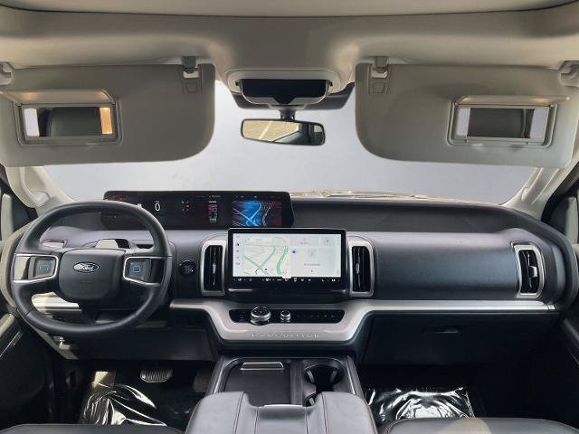 Certified 2025 Ford Expedition Active AWD/4WD image 3