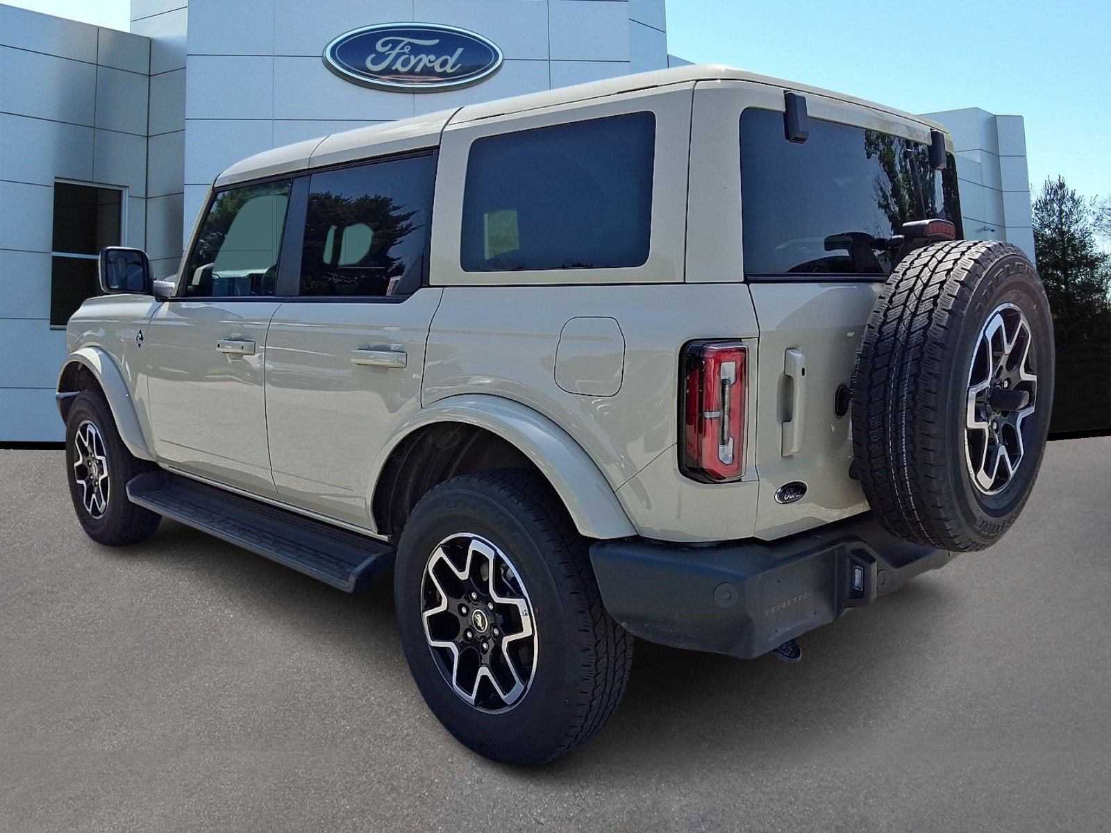 Certified 2025 Ford Bronco Outer Banks AWD/4WD image 5