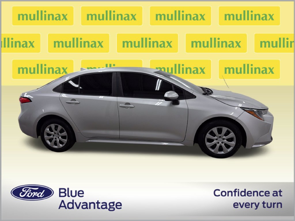 Used 2020 Toyota Corolla LE FWD image 2