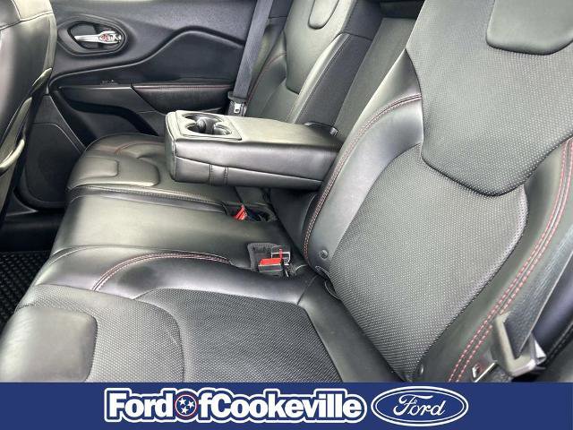 Used 2019 Jeep Cherokee Trailhawk AWD/4WD image 19