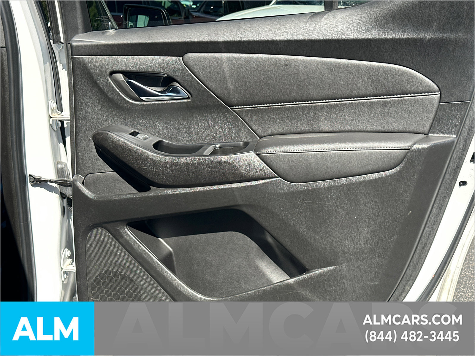 Used 2023 Chevrolet Traverse LT FWD image 18