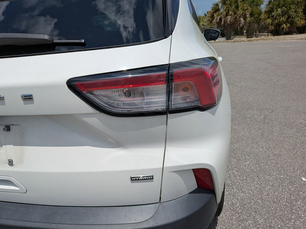 Certified 2020 Ford Escape Titanium w/ Titanium Premium Package 2.0 FWD image 12