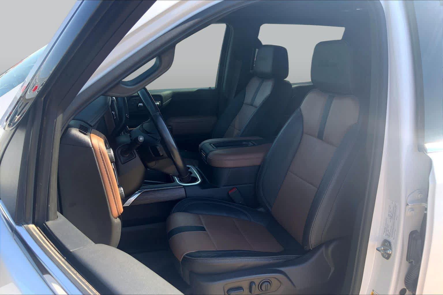 Used 2022 Chevrolet Silverado 1500 High Country w/ LPO, Dark Essentials Package AWD/4WD image 8