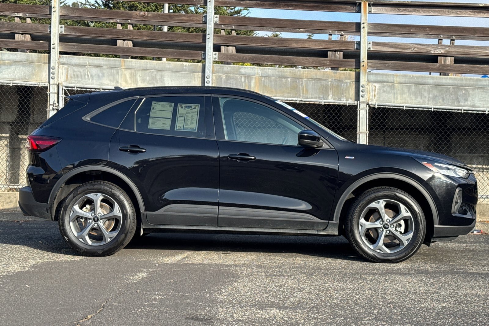 Certified 2025 Ford Escape ST-Line Select AWD/4WD image 4